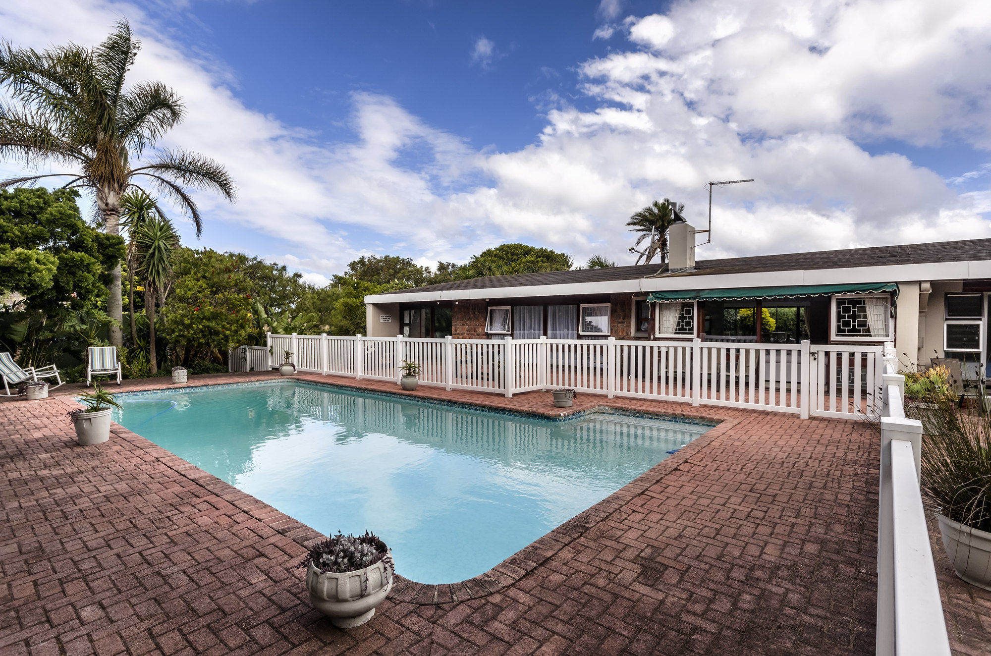 Admirals Lodge Guest House And Brightways Self Catering Apartments Port Elizabeth Zewnętrze zdjęcie